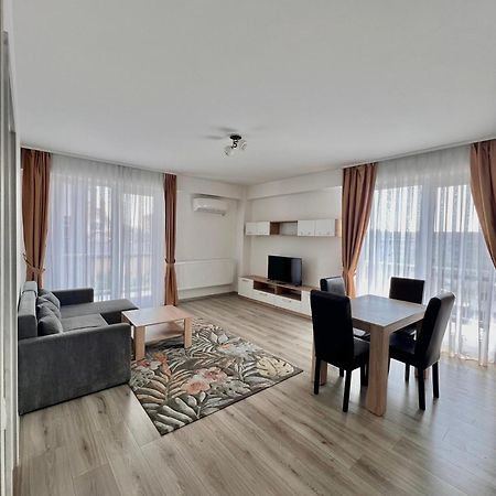 Apartament Madeira Apartment Oradea Ngoại thất bức ảnh