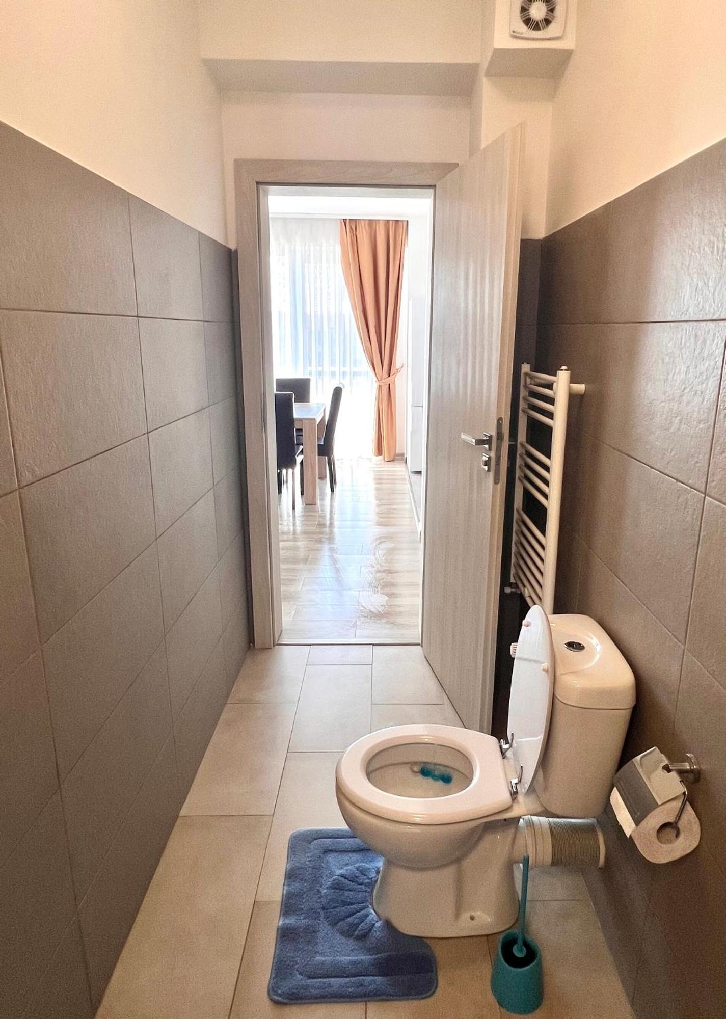 Apartament Madeira Apartment Oradea Ngoại thất bức ảnh