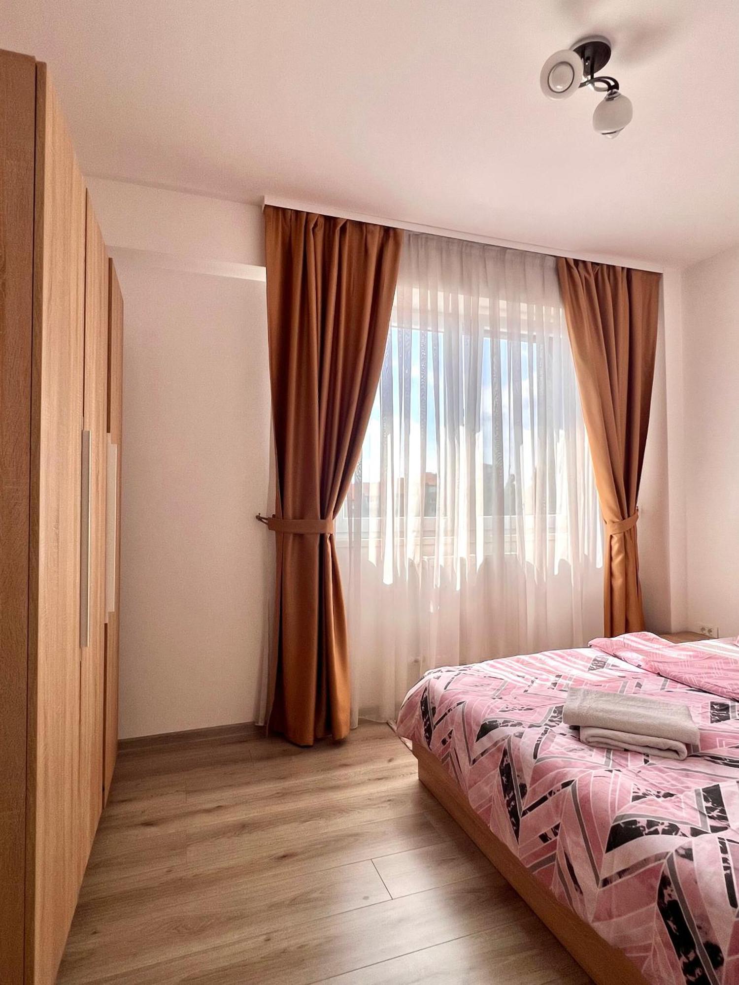 Apartament Madeira Apartment Oradea Ngoại thất bức ảnh
