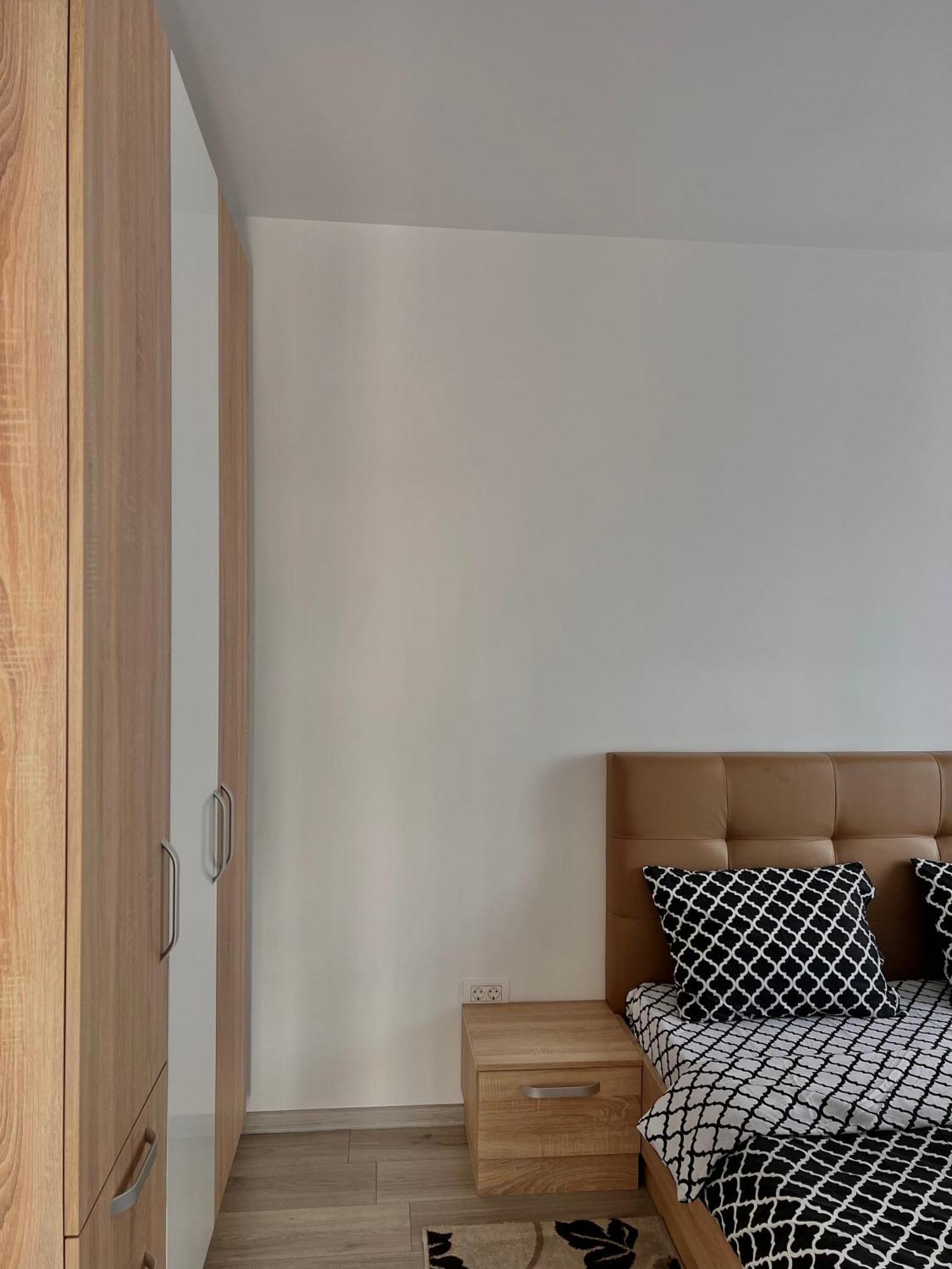 Apartament Madeira Apartment Oradea Ngoại thất bức ảnh