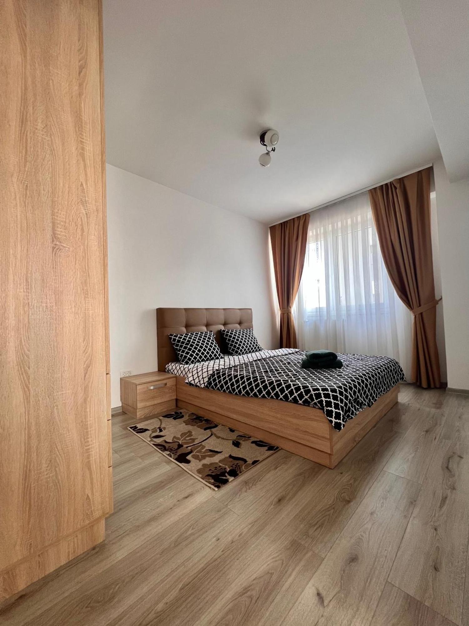 Apartament Madeira Apartment Oradea Ngoại thất bức ảnh